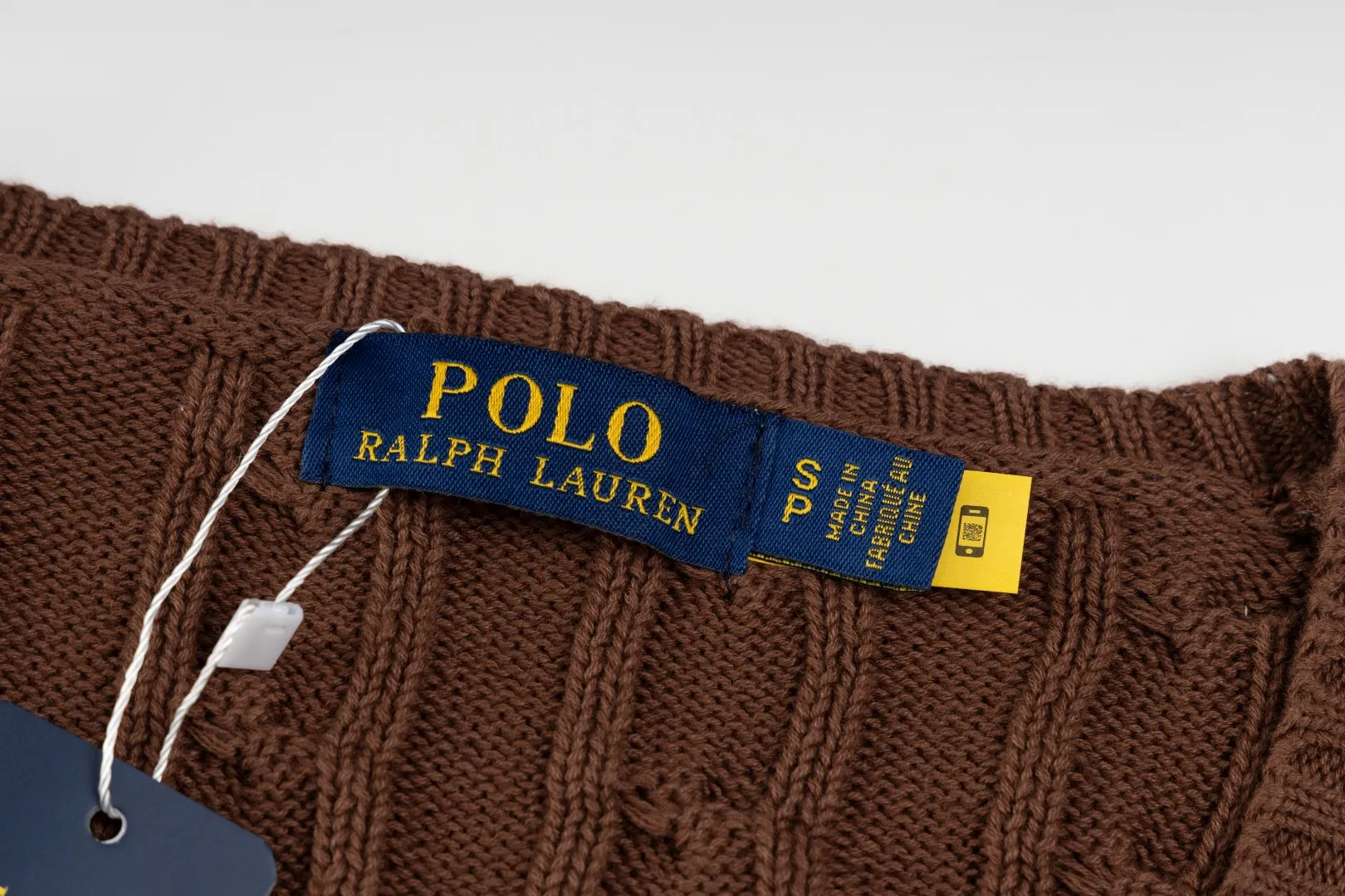 P210 #R90 RALPH LAUREN Thirteen colors of Ralph Lauren classic small label embroidery V-neck pullover cable cardigan sweater women's top, high-density LOGO embroidery on the chest, original customization of tag accessories. Made of pure cotton yarn, pure cotton is skin-friendly and comfortable, small label war horse embroidered twist button V-neck sweater🐎High quality, follow the blogger to learn how to wear it! Let’s buy a Ralph Lauren cable sweater. It’s a super hard-to-find series after it became popular. It’s hard to find one on the official website. It’s simple and practical to wear, with a lazy and loose feel. The thickened fabric has more texture, feels soft and delicate, and has a loose fit. Whether worn alone or layered, you can wear different styles of fashion with just one piece!   Size： Sleeve length: 60/61/62/63